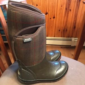 Size 6 Bogs